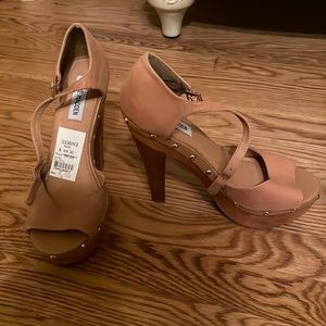 Steve Madden beige wooden heels